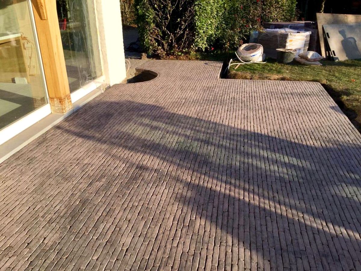 Oprit en terras in klinkers